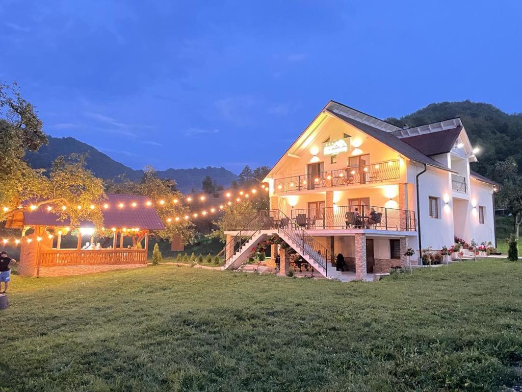 Pensiunea Hai In Maramures Bîrsana Εξωτερικό φωτογραφία
